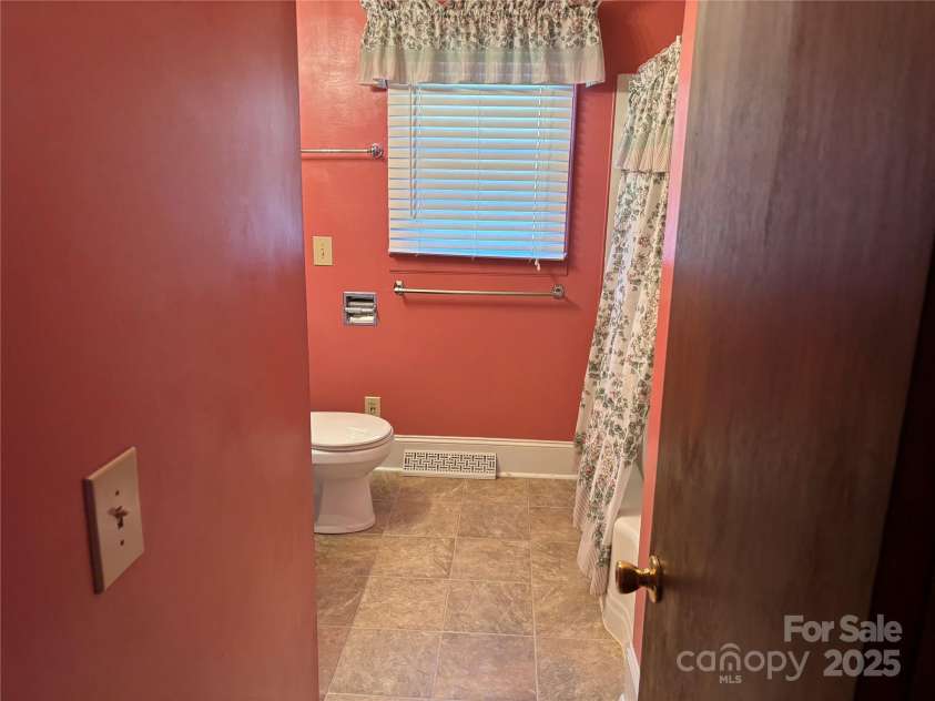 1623 Kimberly Drive, Gastonia, NC 28052.  MLS# CAR4320159, YatesRealty ID 1733. Bath 2