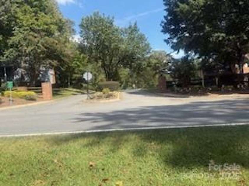 5019 Ardenwoods Drive, Charlotte, NC 28215.  MLS# CAR4291794, YatesRealty ID 1733. 