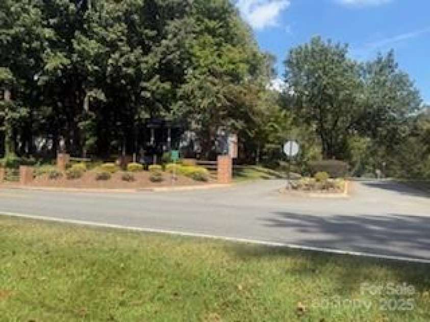 5019 Ardenwoods Drive, Charlotte, NC 28215.  MLS# CAR4291794, YatesRealty ID 1733. 