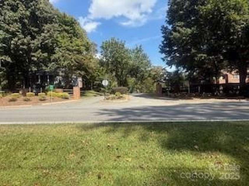 5019 Ardenwoods Drive, Charlotte, NC 28215.  MLS# CAR4291794, YatesRealty ID 1733. 