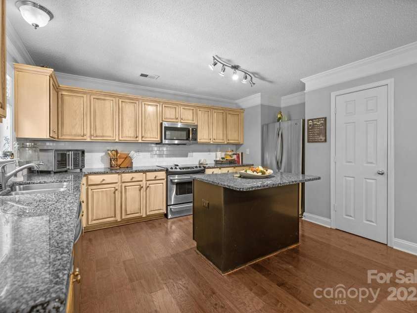 10418 Cullen Court, Charlotte, NC 28278.  MLS# CAR4255904, YatesRealty ID 17330. 