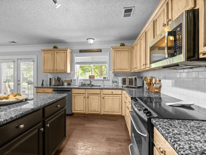 10418 Cullen Court, Charlotte, NC 28278.  MLS# CAR4255904, YatesRealty ID 17330. 