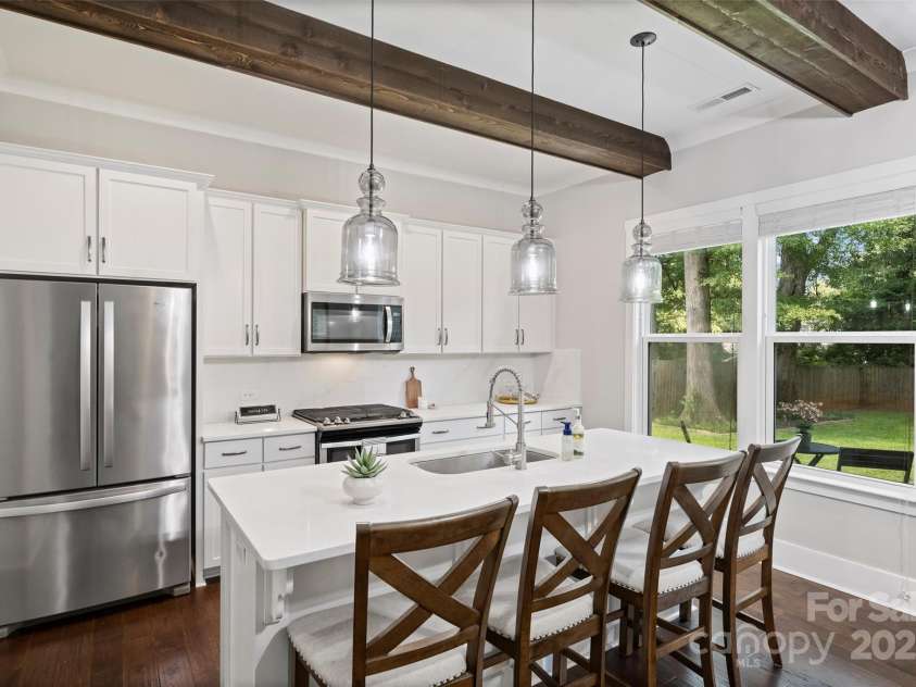1209 Leigh Avenue, Charlotte, NC 28205.  MLS# CAR4295218, YatesRealty ID 17331. A chef's delight!