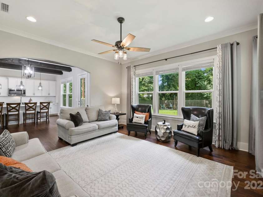 1209 Leigh Avenue, Charlotte, NC 28205.  MLS# CAR4295218, YatesRealty ID 17331. A great place to relax!