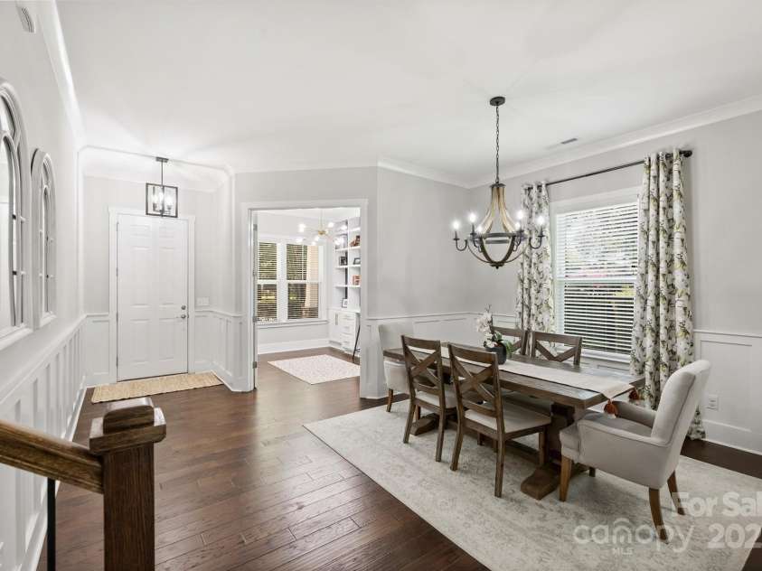 1209 Leigh Avenue, Charlotte, NC 28205.  MLS# CAR4295218, YatesRealty ID 17331. Dining area