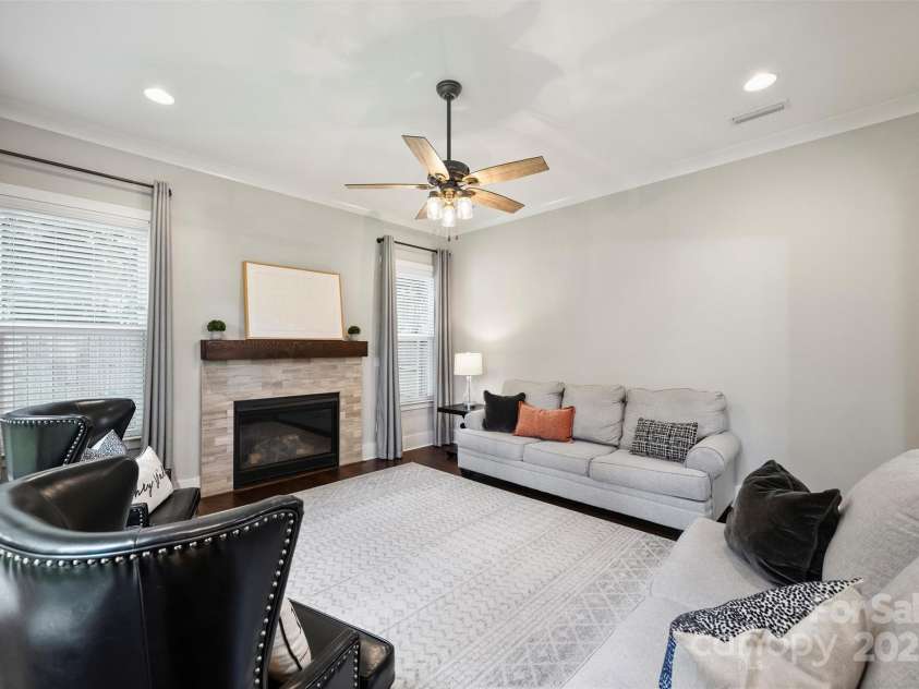 1209 Leigh Avenue, Charlotte, NC 28205.  MLS# CAR4295218, YatesRealty ID 17331. Family room