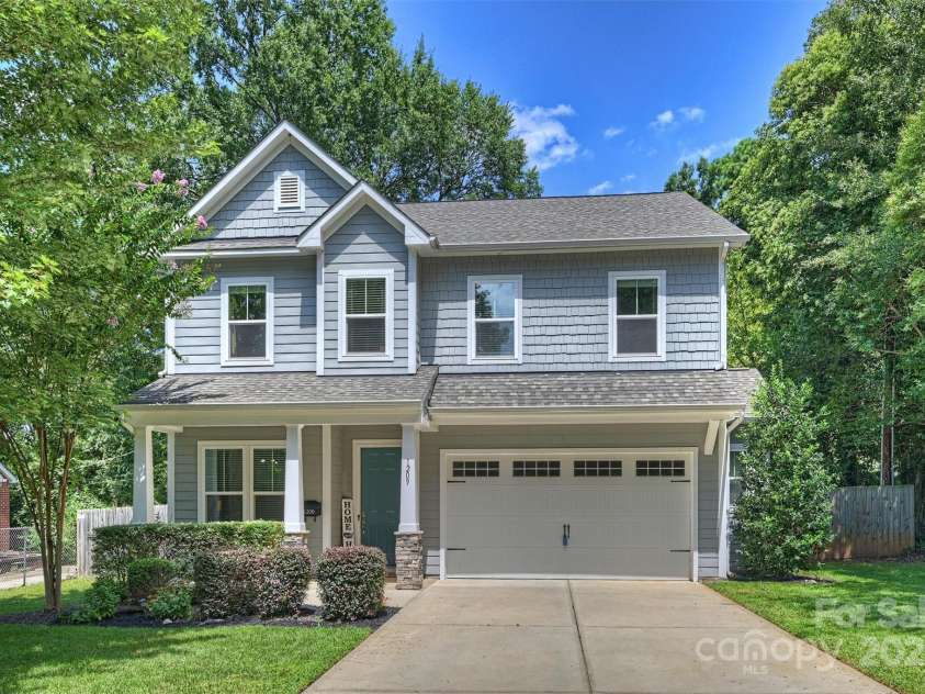 1209 Leigh Avenue, Charlotte, NC 28205.  MLS# CAR4295218, YatesRealty ID 17331. Front view of home