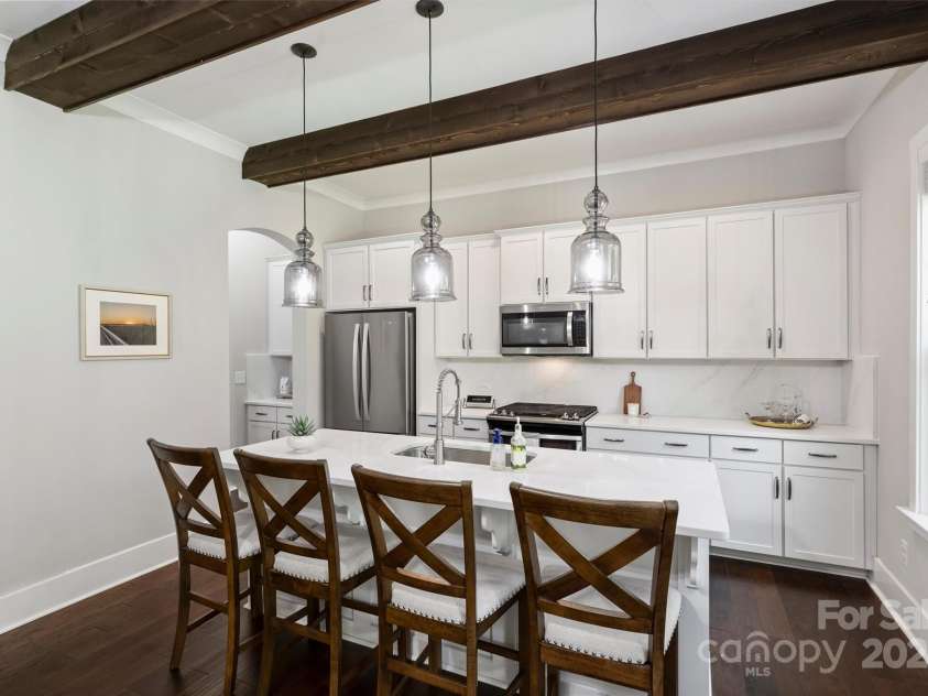 1209 Leigh Avenue, Charlotte, NC 28205.  MLS# CAR4295218, YatesRealty ID 17331. Large kitchen island
