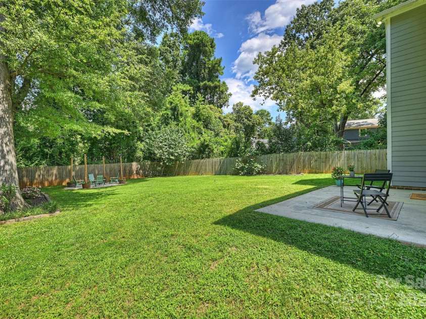 1209 Leigh Avenue, Charlotte, NC 28205.  MLS# CAR4295218, YatesRealty ID 17331. Level, fenced yard!