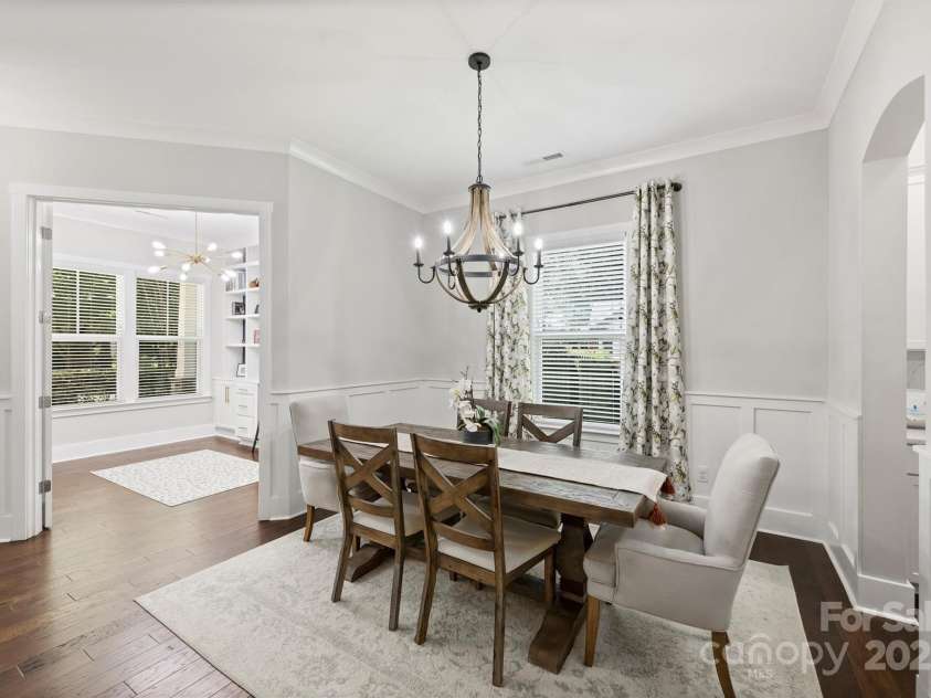 1209 Leigh Avenue, Charlotte, NC 28205.  MLS# CAR4295218, YatesRealty ID 17331. Lots of natural light!