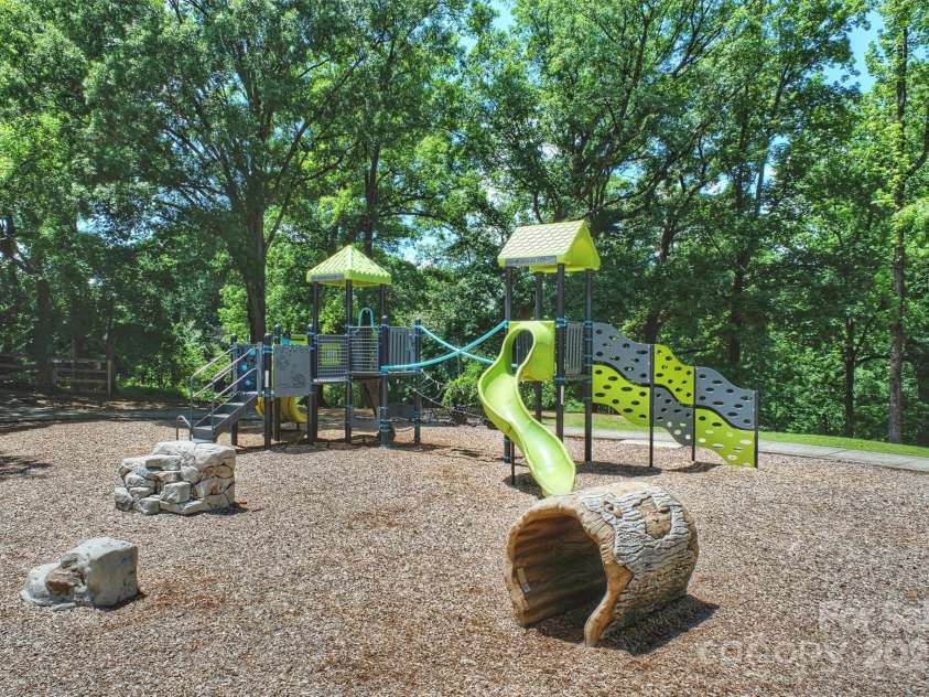 1209 Leigh Avenue, Charlotte, NC 28205.  MLS# CAR4295218, YatesRealty ID 17331. Minutes to Cordelia Park and the greenway!