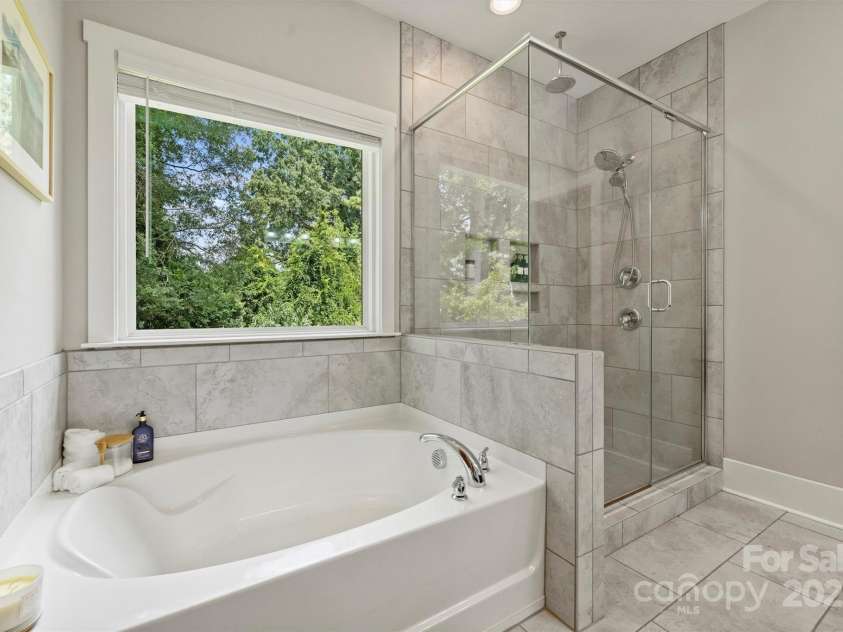 1209 Leigh Avenue, Charlotte, NC 28205.  MLS# CAR4295218, YatesRealty ID 17331. Primary bath