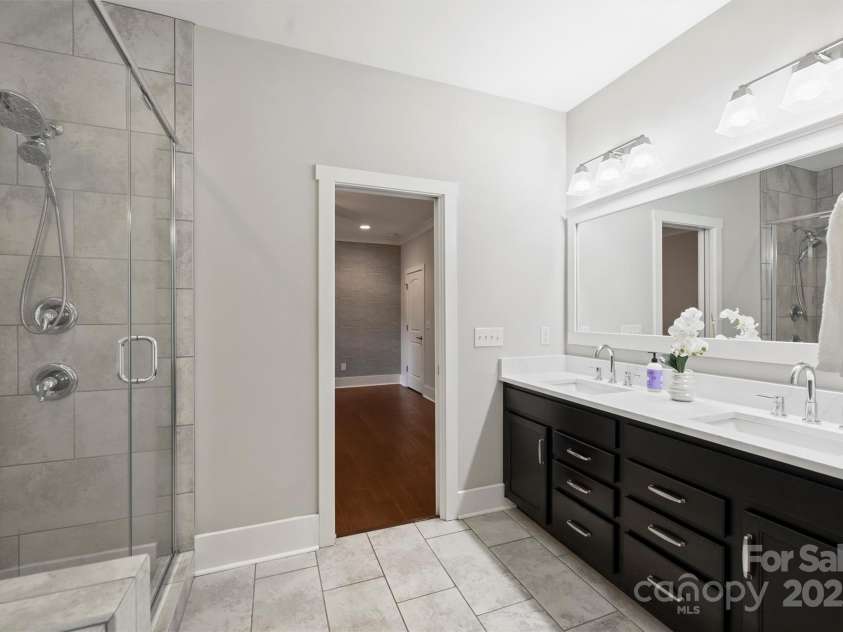 1209 Leigh Avenue, Charlotte, NC 28205.  MLS# CAR4295218, YatesRealty ID 17331. Primary bath