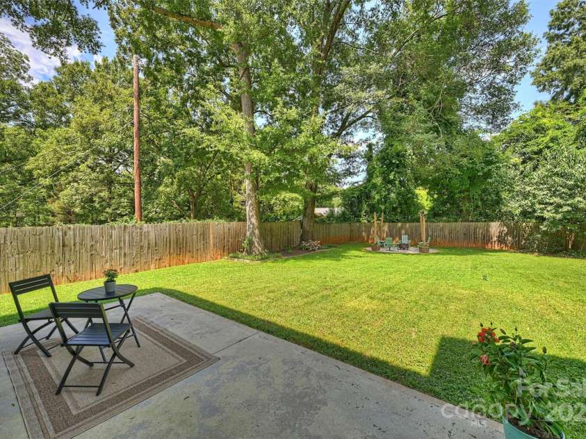 1209 Leigh Avenue, Charlotte, NC 28205.  MLS# CAR4295218, YatesRealty ID 17331. Private, rear patio