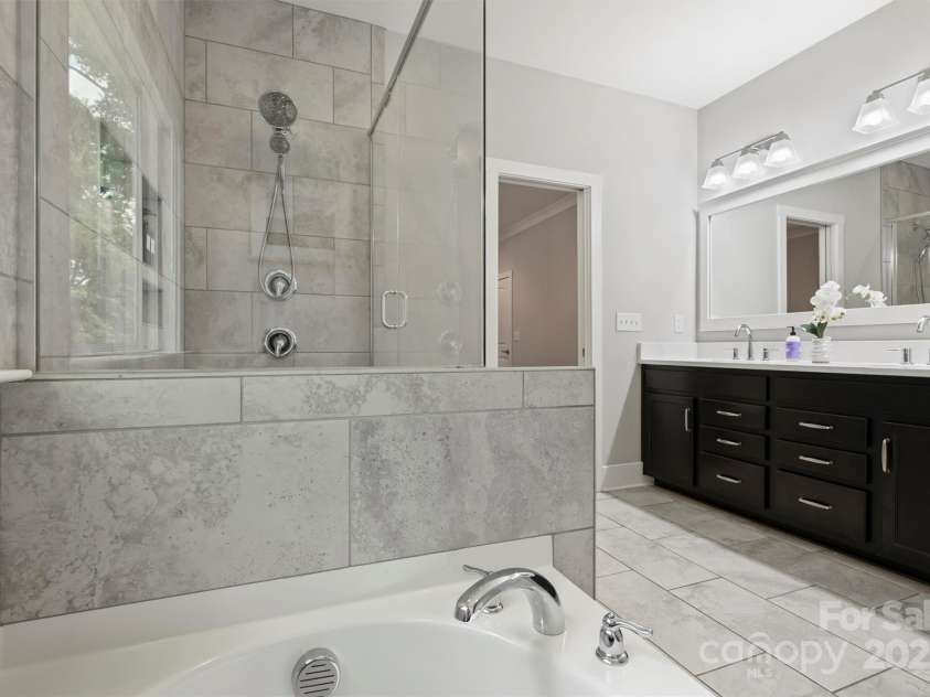 1209 Leigh Avenue, Charlotte, NC 28205.  MLS# CAR4295218, YatesRealty ID 17331. Spacious and relaxing!