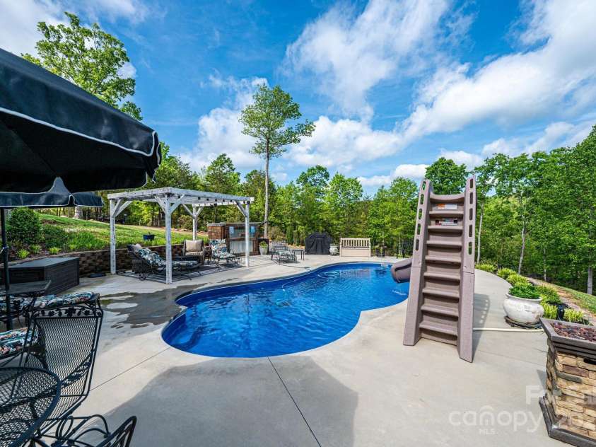 631 Sedona Drive, Nebo, NC 28761.  MLS# CAR4253958, YatesRealty ID 17333. 