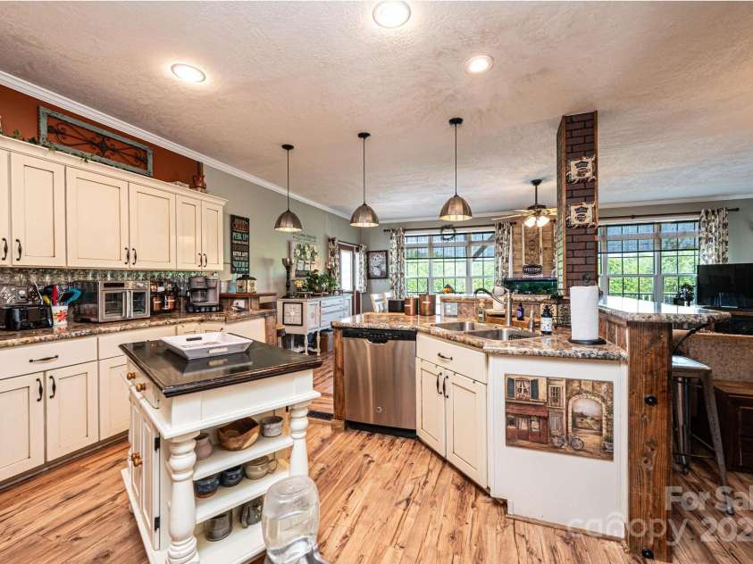 631 Sedona Drive, Nebo, NC 28761.  MLS# CAR4253958, YatesRealty ID 17333. 