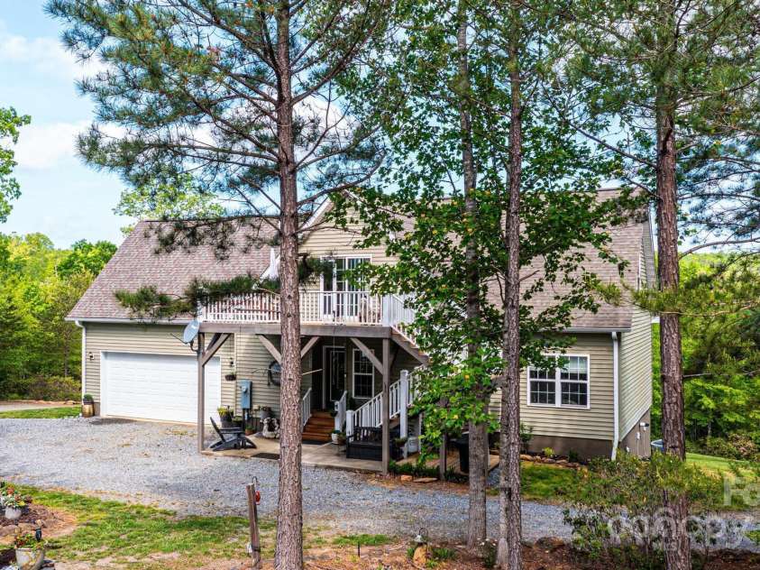 631 Sedona Drive, Nebo, NC 28761.  MLS# CAR4253958, YatesRealty ID 17333. 