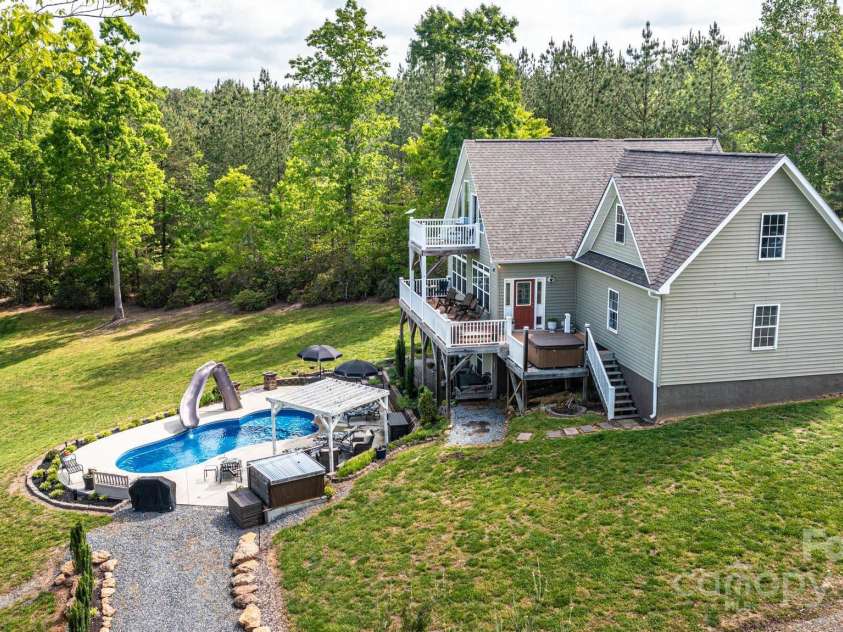 631 Sedona Drive, Nebo, NC 28761.  MLS# CAR4253958, YatesRealty ID 17333. 