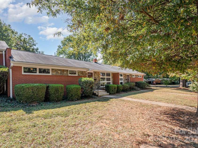 1015 Andover Road, Charlotte, NC 28211.  MLS# CAR4313670, YatesRealty ID 17334. 