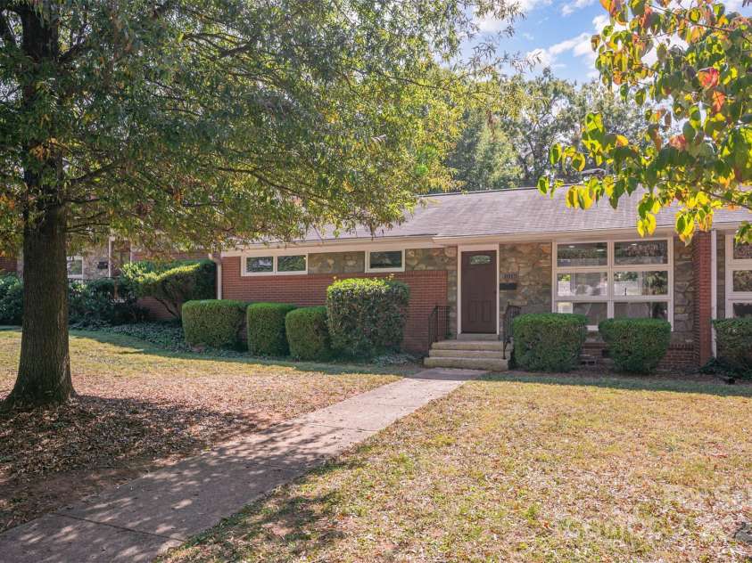 1015 Andover Road, Charlotte, NC 28211.  MLS# CAR4313670, YatesRealty ID 17334. 