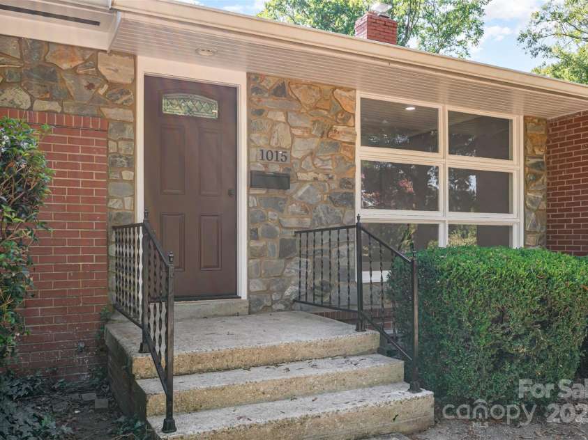 1015 Andover Road, Charlotte, NC 28211.  MLS# CAR4313670, YatesRealty ID 17334. 