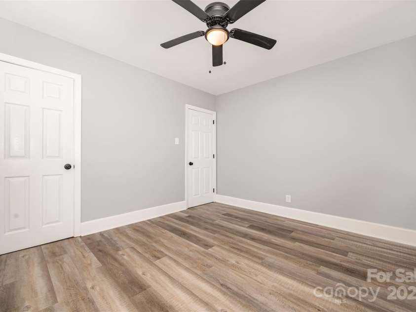 1015 Andover Road, Charlotte, NC 28211.  MLS# CAR4313670, YatesRealty ID 17334. 