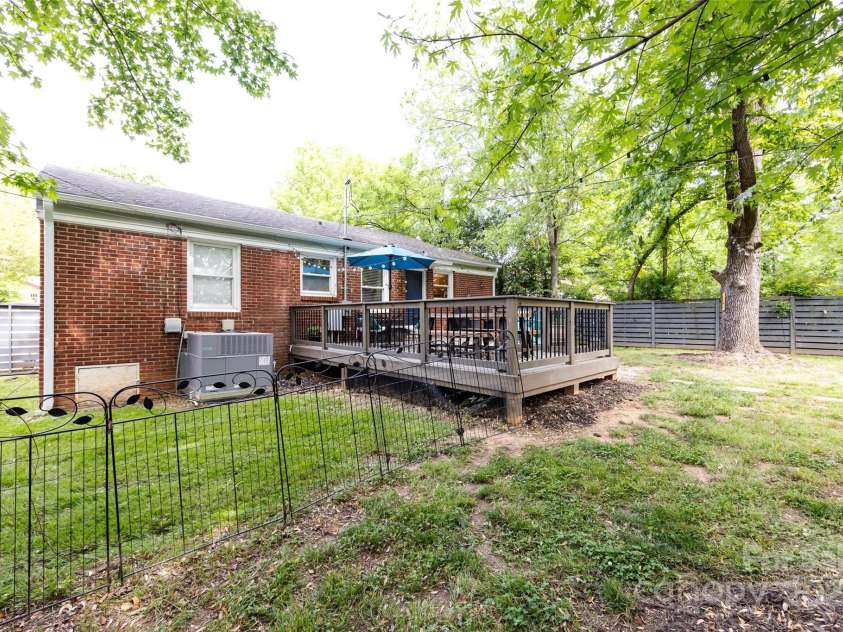 1816 Anderson Street, Charlotte, NC 28205.  MLS# CAR4252993, YatesRealty ID 17335. 