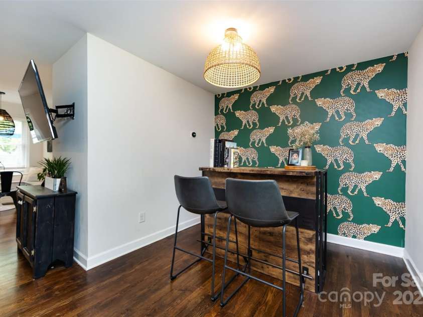 1816 Anderson Street, Charlotte, NC 28205.  MLS# CAR4252993, YatesRealty ID 17335. Extra area for office space or your home bar.