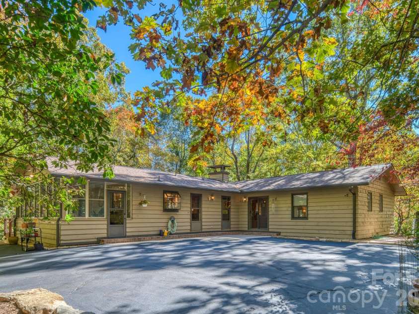 1955 Connestee Trail, Brevard, NC 28712.  MLS# CAR4313257, YatesRealty ID 17335. Easy entrance to Kitchen