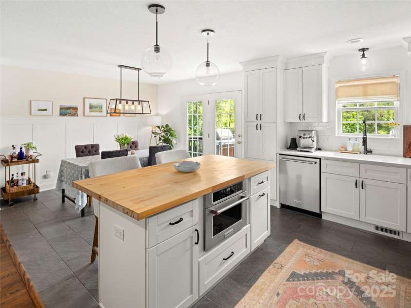 8 Rose Briar Circle, Weaverville, NC 28787.  MLS# CAR4264158, YatesRealty ID 17337. 