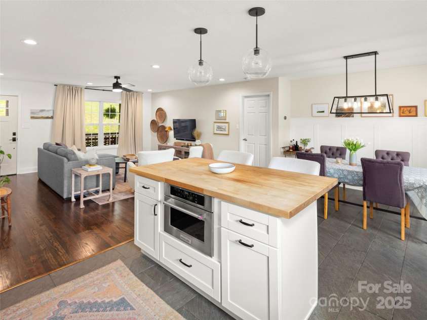 8 Rose Briar Circle, Weaverville, NC 28787.  MLS# CAR4264158, YatesRealty ID 17337. 