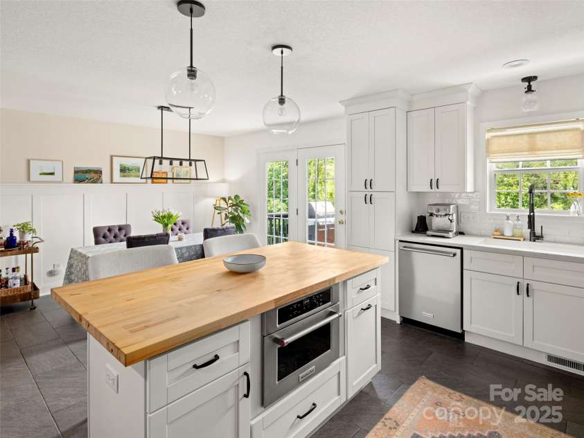 8 Rose Briar Circle, Weaverville, NC 28787.  MLS# CAR4264158, YatesRealty ID 17337. 