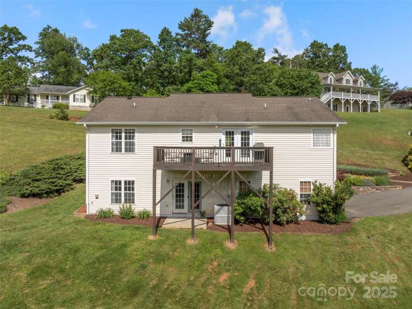 8 Rose Briar Circle, Weaverville, NC 28787.  MLS# CAR4264158, YatesRealty ID 17337. 