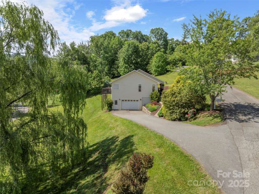 8 Rose Briar Circle, Weaverville, NC 28787.  MLS# CAR4264158, YatesRealty ID 17337. 