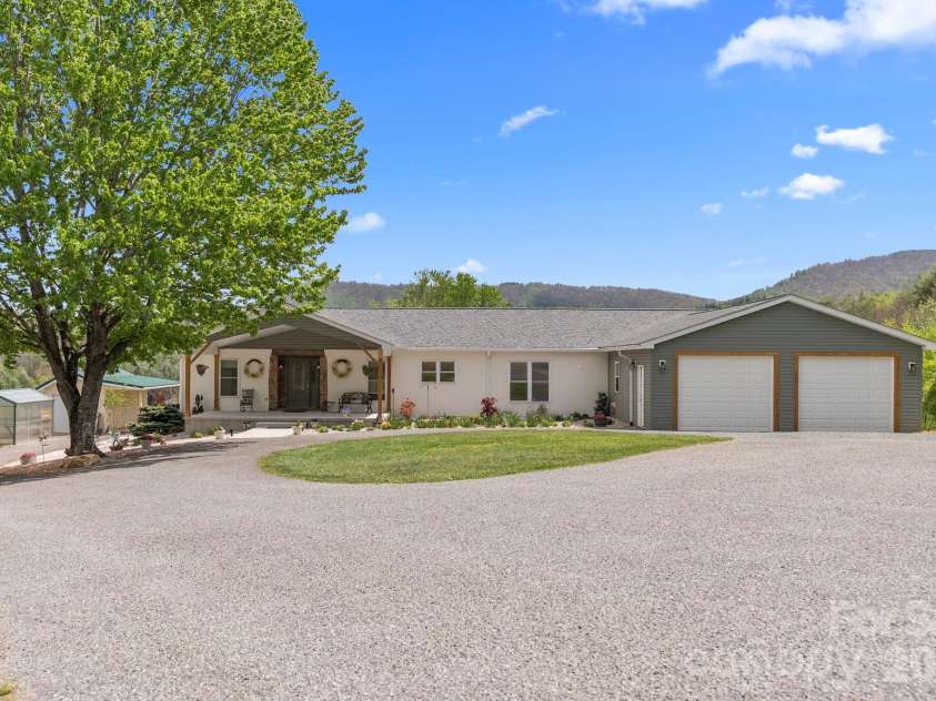552 Dirt Nose Drive, Sparta, NC 28675.  MLS# CAR4372681, YatesRealty ID 17338. 