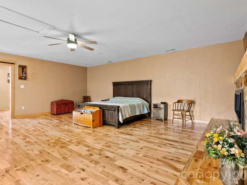 552 Dirt Nose Drive, Sparta, NC 28675.  MLS# CAR4372681, YatesRealty ID 17338. 