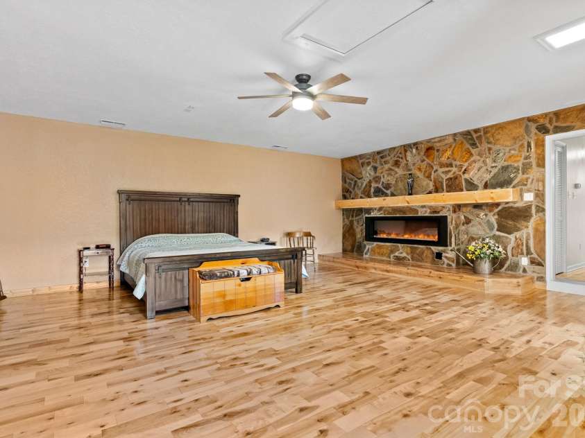 552 Dirt Nose Drive, Sparta, NC 28675.  MLS# CAR4372681, YatesRealty ID 17338. 