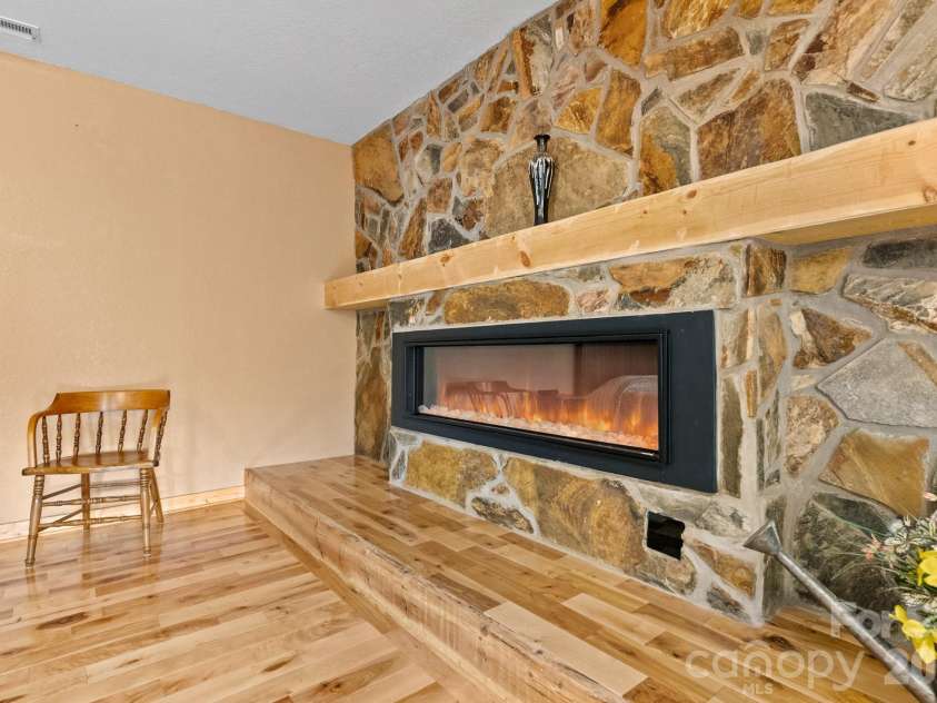552 Dirt Nose Drive, Sparta, NC 28675.  MLS# CAR4372681, YatesRealty ID 17338. 