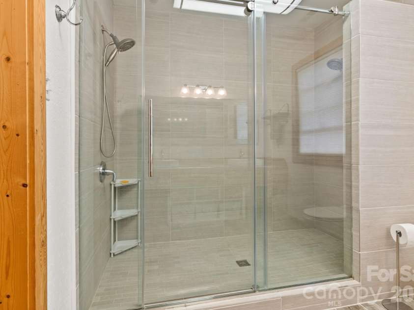 552 Dirt Nose Drive, Sparta, NC 28675.  MLS# CAR4372681, YatesRealty ID 17338. 