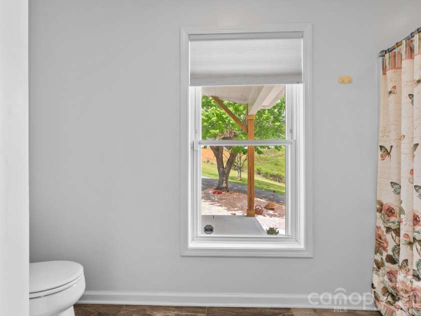 552 Dirt Nose Drive, Sparta, NC 28675.  MLS# CAR4372681, YatesRealty ID 17338. 