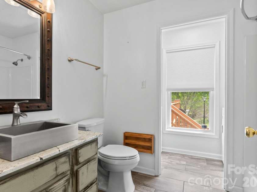552 Dirt Nose Drive, Sparta, NC 28675.  MLS# CAR4372681, YatesRealty ID 17338. 