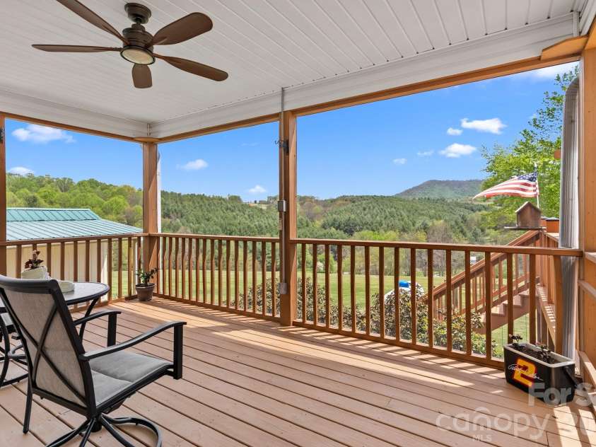 552 Dirt Nose Drive, Sparta, NC 28675.  MLS# CAR4372681, YatesRealty ID 17338. 