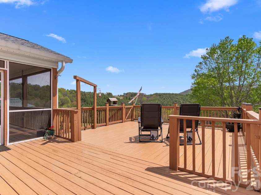 552 Dirt Nose Drive, Sparta, NC 28675.  MLS# CAR4372681, YatesRealty ID 17338. 