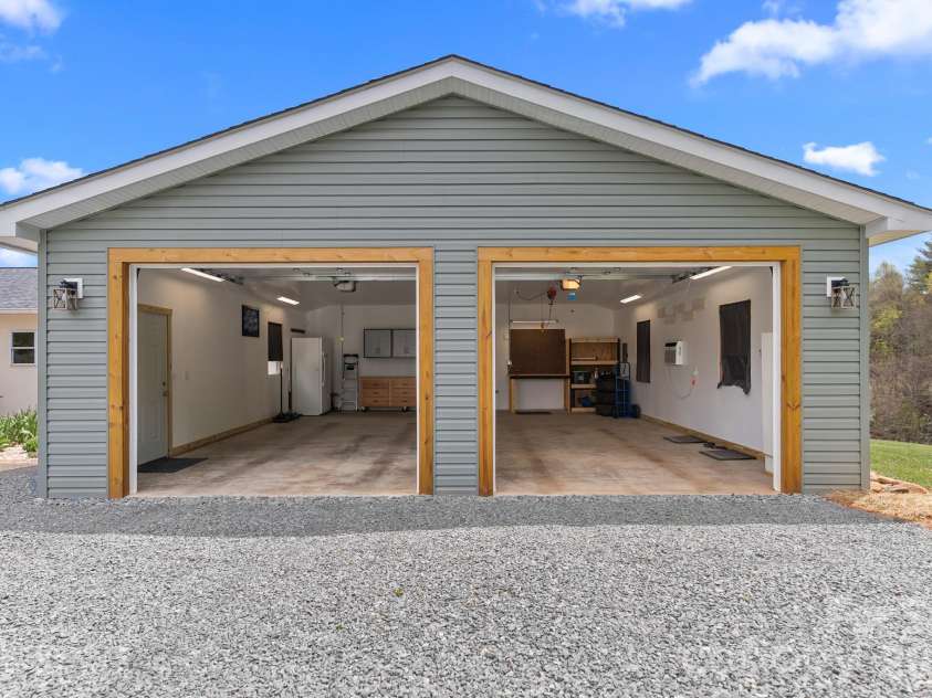 552 Dirt Nose Drive, Sparta, NC 28675.  MLS# CAR4372681, YatesRealty ID 17338. 