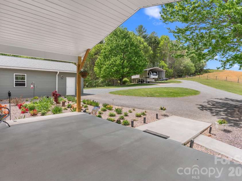 552 Dirt Nose Drive, Sparta, NC 28675.  MLS# CAR4372681, YatesRealty ID 17338. 