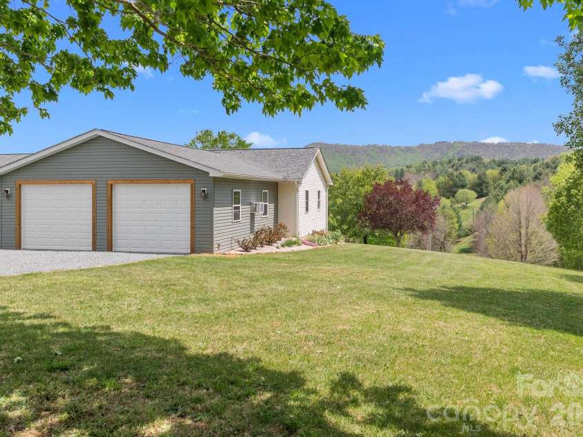 552 Dirt Nose Drive, Sparta, NC 28675.  MLS# CAR4372681, YatesRealty ID 17338. 