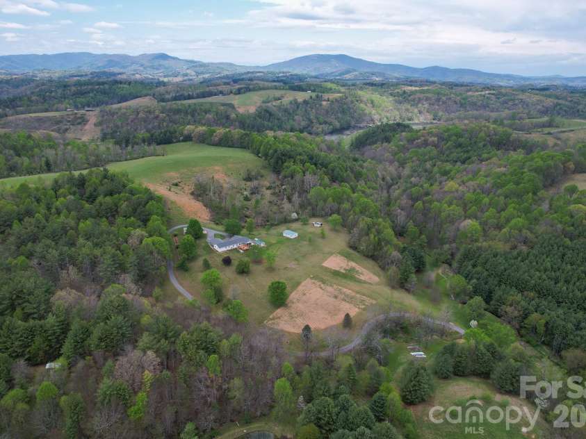 552 Dirt Nose Drive, Sparta, NC 28675.  MLS# CAR4372681, YatesRealty ID 17338. 