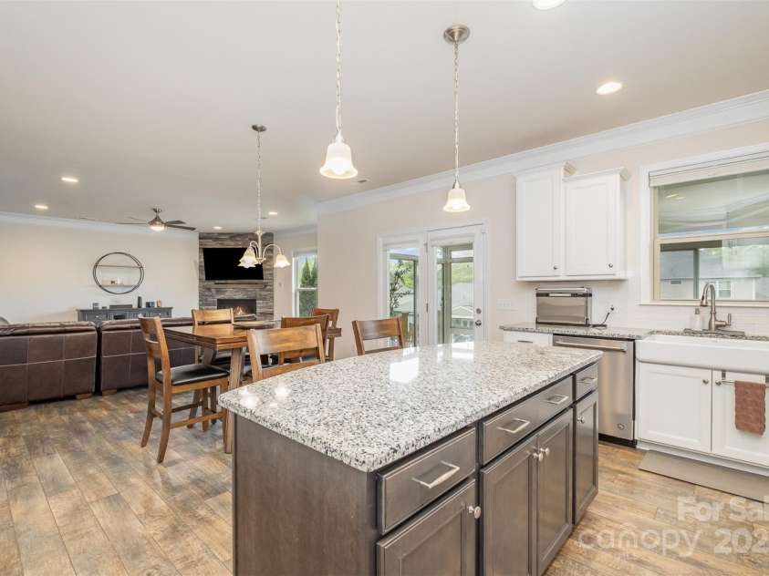 2014 Drawbridge Drive, Fort Mill, SC 29707.  MLS# CAR4257570, YatesRealty ID 17339. 