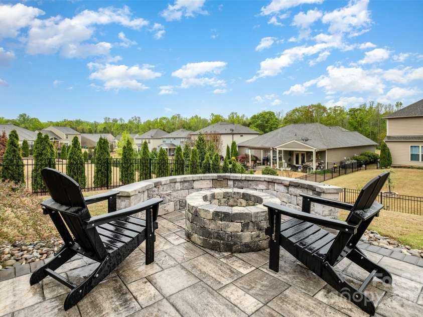 2014 Drawbridge Drive, Fort Mill, SC 29707.  MLS# CAR4257570, YatesRealty ID 17339. Fire Pit